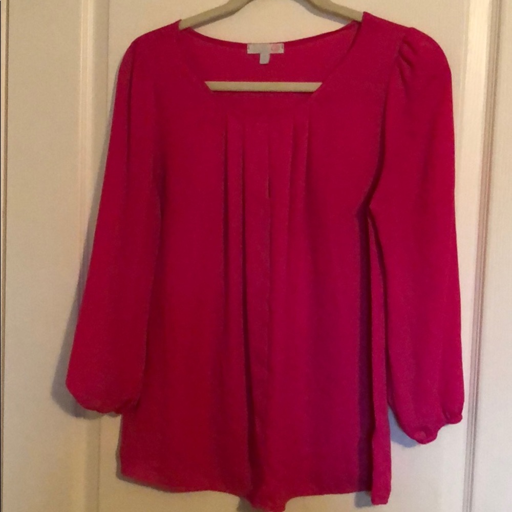 A quarter sleeve shirt